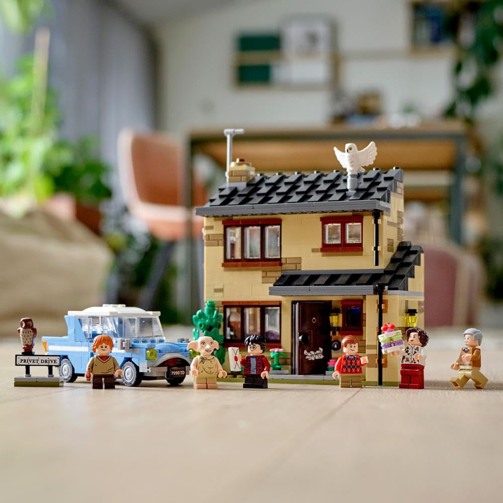 House and Flying Car Toy with Minifigures G8199
