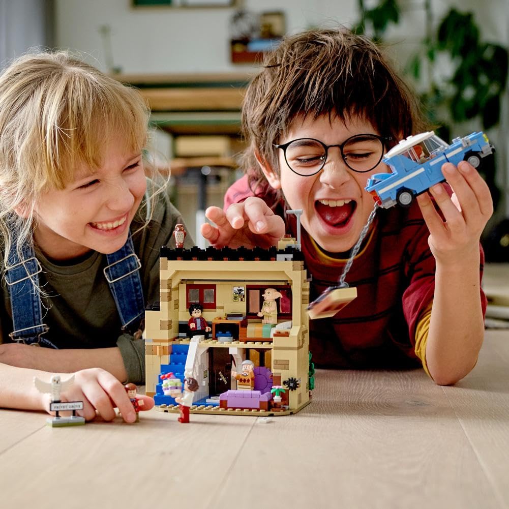 House and Flying Car Toy with Minifigures G8199
