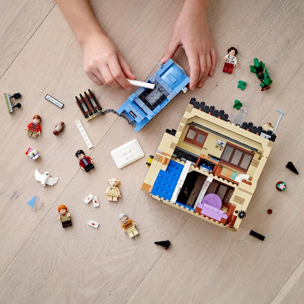 House and Flying Car Toy with Minifigures G8199